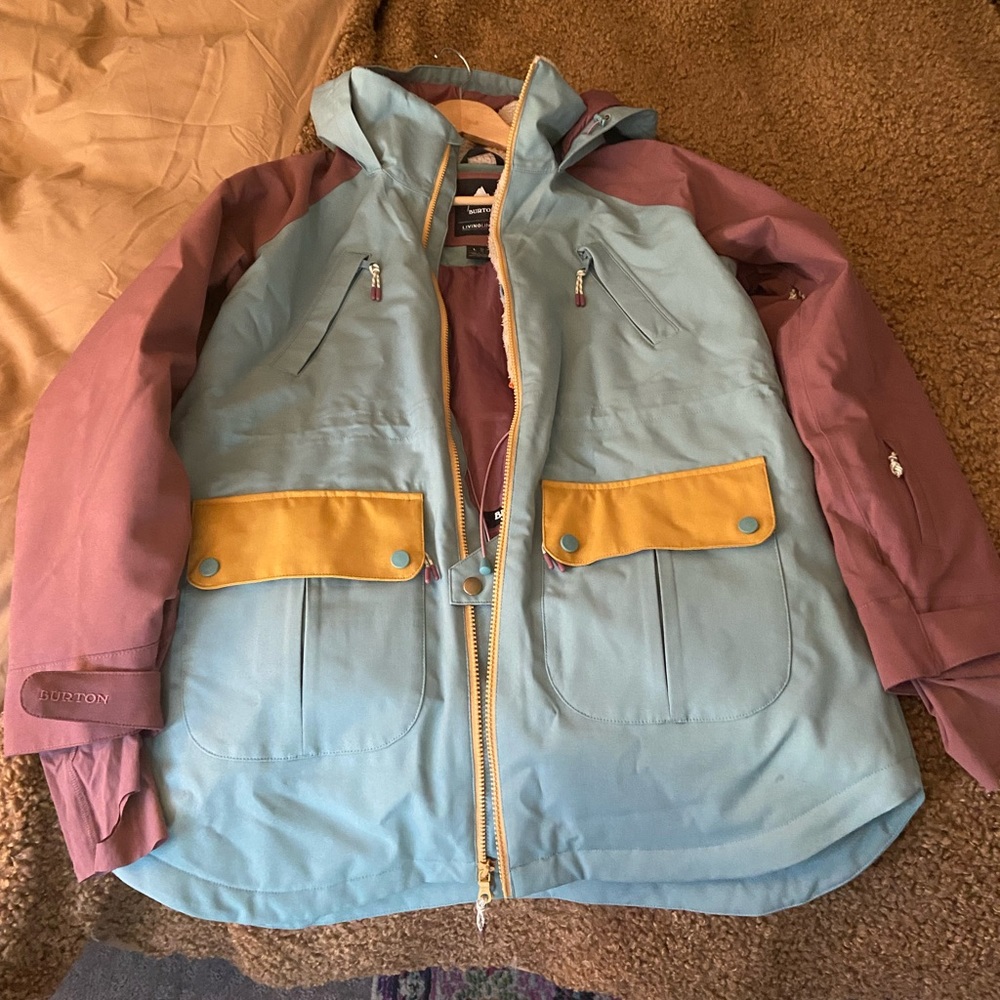 Worn once Burton winter jacket 🧥 ❤️